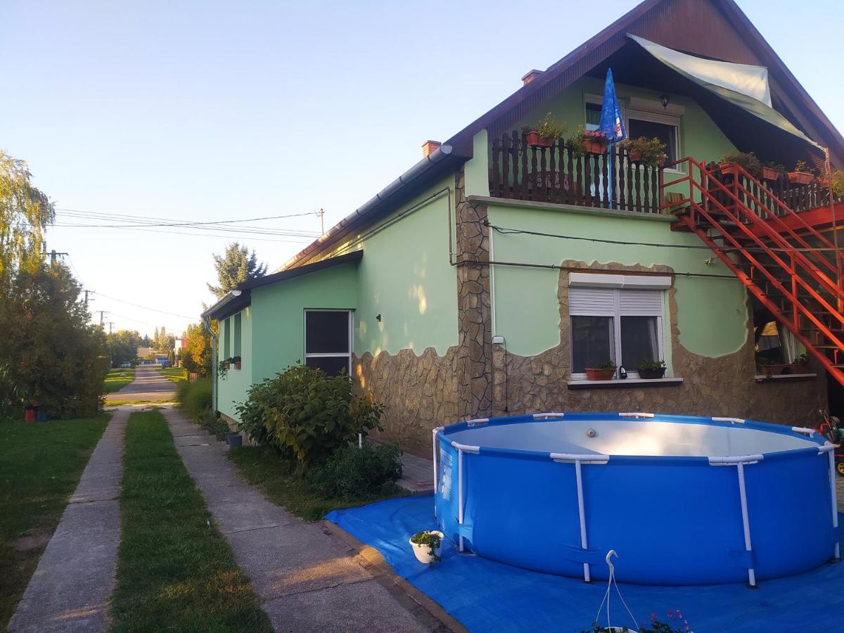 Etus Vendégház Balatonfenyves Exterior foto